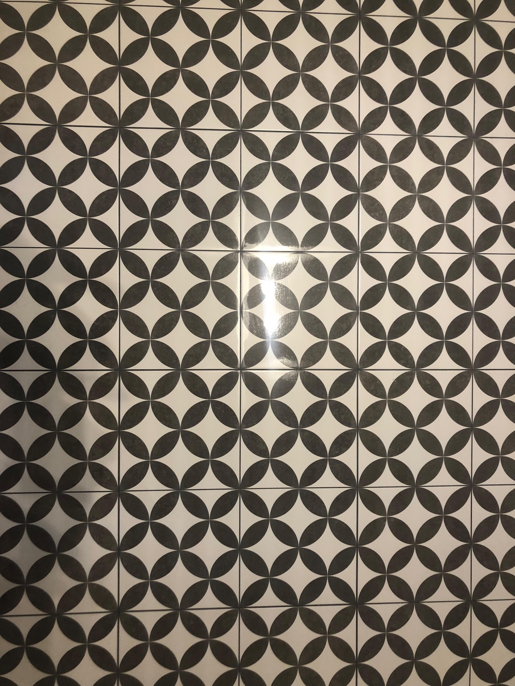 Black and white circle pattern floor tiling in period hallway, Dartford — Bromley Tiler