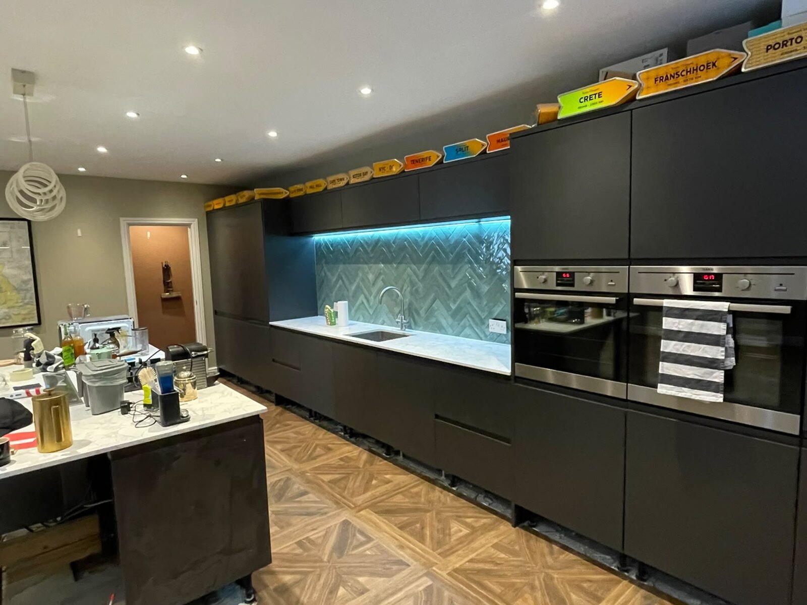 Wood-effect parquet porcelain floor with dark units and marble worktop, Orpington, Bromley Tiler